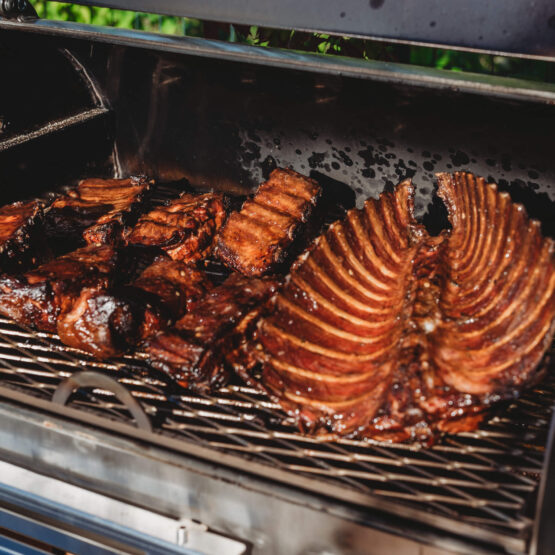 GrillSymbol BBQ suitsuahi Smoky Beast Silver