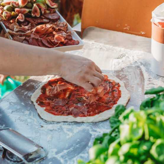 GrillSymbol pizzaahi koos aluslauaga Pizzo-Set